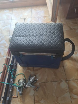 Lote cañas de pescar y carrete