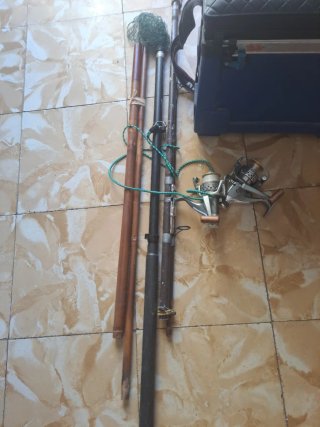 Lote cañas de pescar y carrete