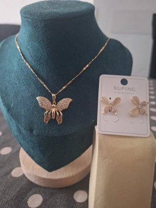 Conjunto Mariposa Oro Laminado Cadena y Pendientes