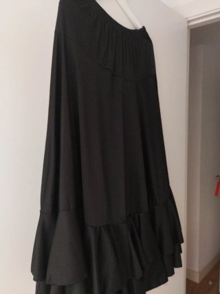 Falda flamenca negra volantes