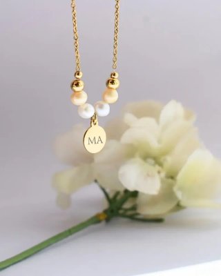 Colgante personalizado con perles y Charm grabadon