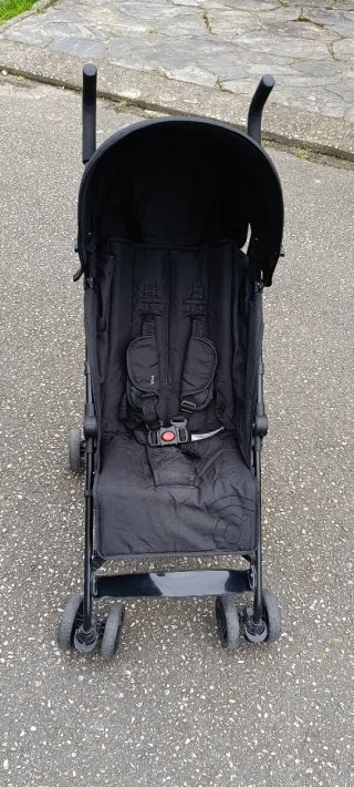 Carrito de paseo negro solo se uso solo tres días