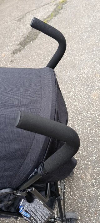 Carrito de paseo negro solo se uso solo tres días