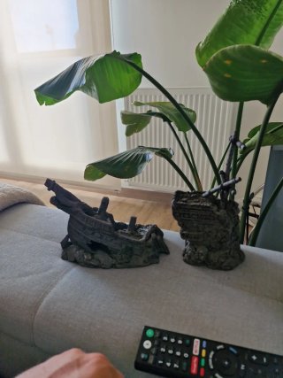 Decoración acuario barco hundido
