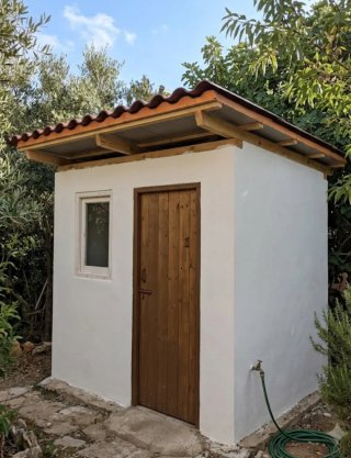 Trastero de obra con puerta y ventana