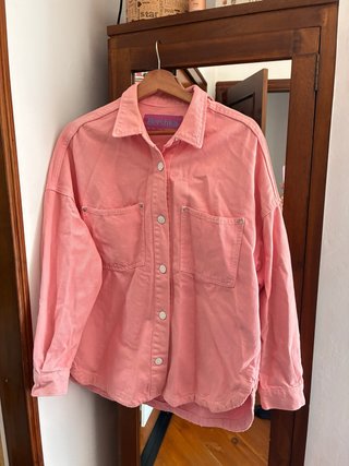 Chaqueta vaquera Bershka rosa