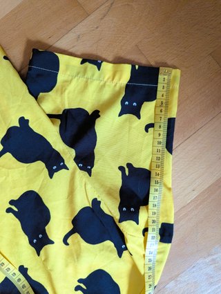 Camisa con estampado de gatos negros