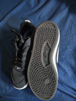 Zapatillas Nike Negras / Reebok Blancas