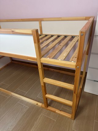 Cama alta Kura madera como nueva