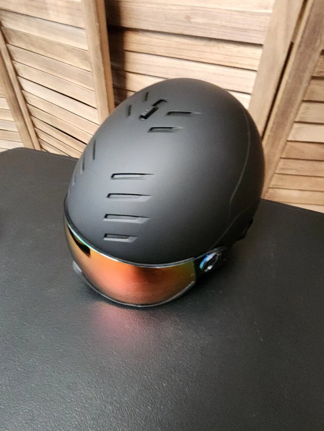 Casco da sci Uvex con visiera arancione