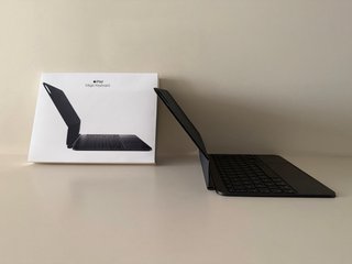 Teclado Mágico iPad Pro 11 Español