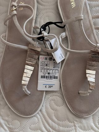 Sandalias Zara Beige y Doradas Talla 38