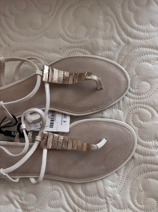 Sandalias Zara Beige y Doradas Talla 38