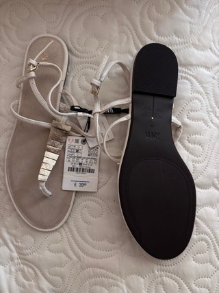 Sandalias Zara Beige y Doradas Talla 38