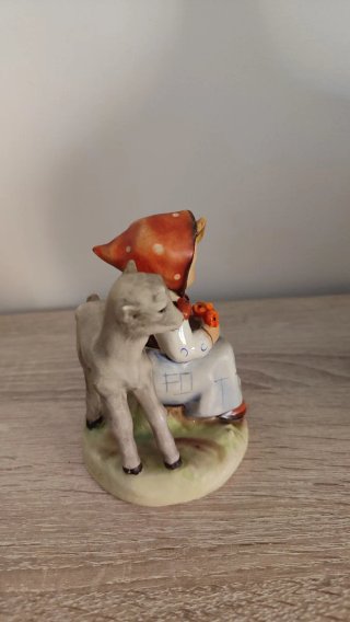 Figura Hummel Goebel Niña con Cordero
