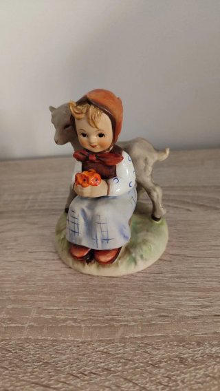 Figura Hummel Goebel Niña con Cordero
