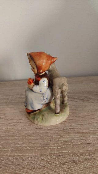 Figura Hummel Goebel Niña con Cordero