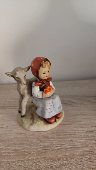 Figura Hummel Goebel Niña con Cordero