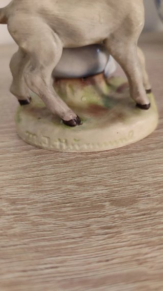 Figura Hummel Goebel Niña con Cordero