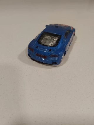 Coche de policía de juguete azul