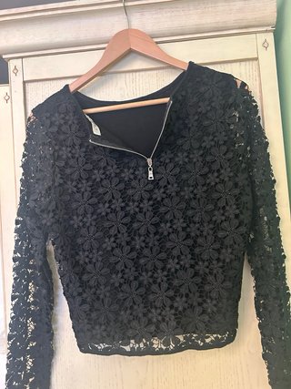 Blusa encaje negra manga larga