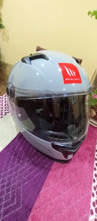 Casco de moto MT Helmets gris