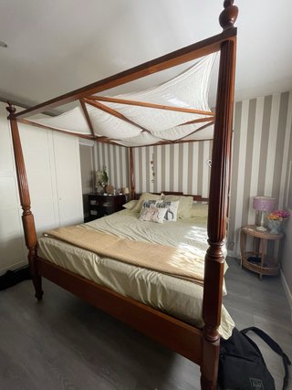 Cama con dosel de madera de caoba Esta en MADRID