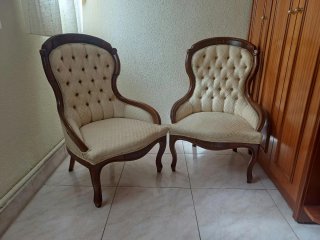Dos sillones estilo Isabelino