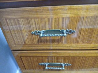 Cómoda de madera con 3 cajones
