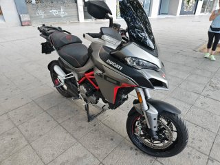 Ducati Multistrada Gris y Roja