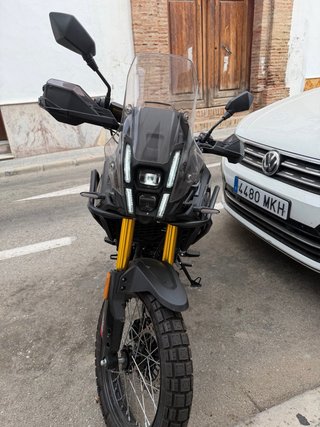 Cyclone RX2 Enduro Moto Negra NUEVA 3 MALETAS