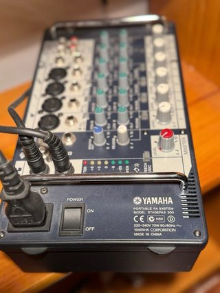 Mezclador Yamaha StagePas 300