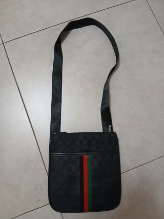 Bolso bandolera Gucci negro