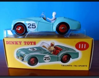 2 DINKY TOYS, TRIUMPH TR2 SPORT Y FIAT 600 D