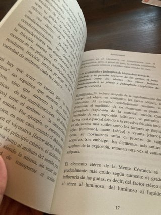 Libro filosofía de yoga ‘Ananda Sutram’