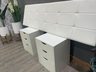 Cabecero y 2 mesitas de noche blancas