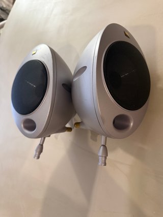 Altavoces KEF Plateados Ovalados