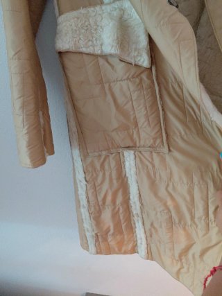 Gabardina beige con borreguillo