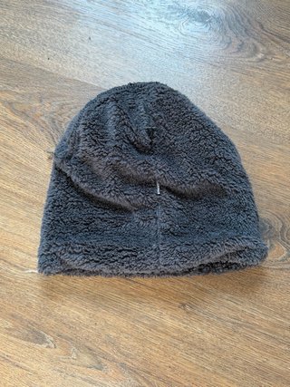 Gorro de invierno gris