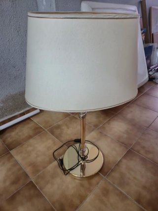 Lámpara de salón beige y dorada