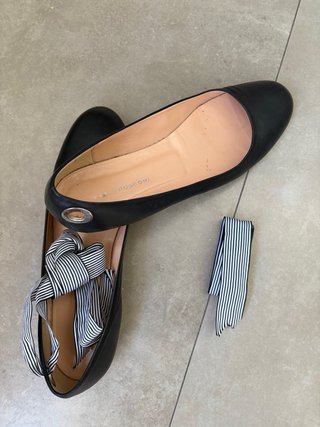 Bailarinas negras piel con opción de lazada T.40