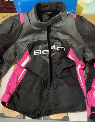 Guantes de moto y chaqueta de proteccion