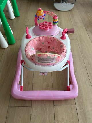 Tacatá infantil rosa con juguetes
