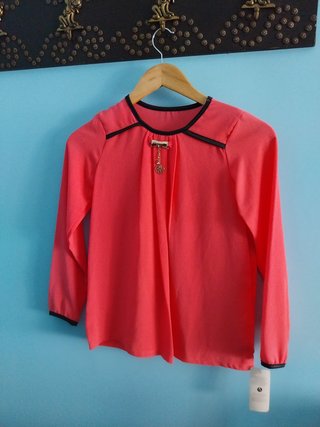 Blusa salmão com pendente em forma coração 12 anos