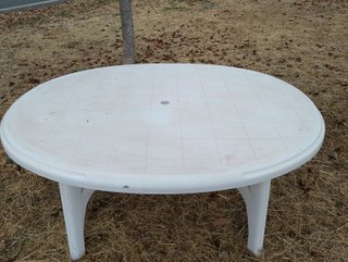 Tavolo rotondo in plastica smontabile