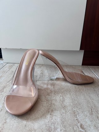 Sandalias cuña transparentes beige