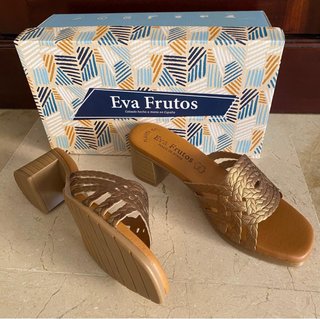 Zapatos de piel Eva Frutos bronce