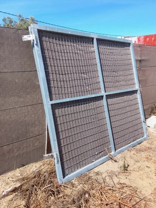 Puerta doble para parcelación