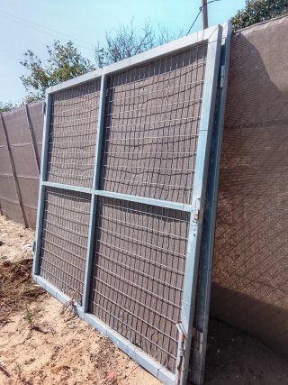Puerta doble para parcelación