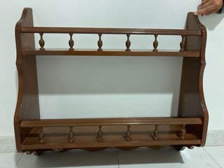 Repisa perchero de madera